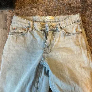 Jeans från Gina som är köpta förra sommaren och är knappt använda 
