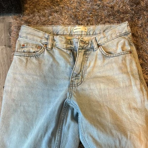 Lågmidjade jeans från Gina  - Jeans från Gina som är köpta förra sommaren och är knappt använda 