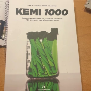 Kemi 1000 - Säljer min kemi bok nu eftersom jag är klar! Så bra uppgifter om man går den kursen! Ny skick!! Skriv vid frågor🫶🏼