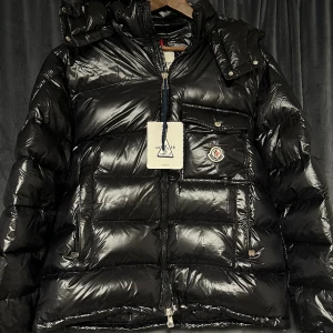 Moncler jacka  - Helt Ny Moncler Jacka - Storlek Large - 2500 SEK Priset kan diskuteras 
