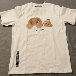 Palm Angles  - Vit Palm Angels t shirt. Helt ny. Aldrig använd. Säljer pga den passar inte min stil längre 