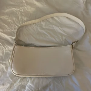 Väska - Väska från Gina som aldrig är använd super bra skick 