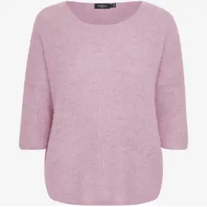säljer denna söta, rosa stickade t-shirten då den inte kommer till användning. Använd ett fåtal gånger så i superbra skick💘 nypris 700kr💘 skriv för fler bilder!!