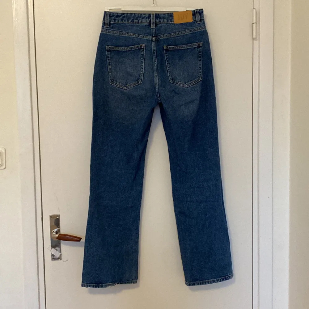 Ett par fina baggy jeans i bra skick, inga tydliga tecken på användning. Passar mig som är 164cm lång. . Jeans & Byxor.