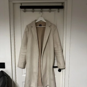 Kappa - Beige kappa strl xs/s, tvättas innan jag skickar! Köpt för 900kr säljs för 400kr