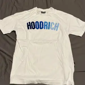 Hoodrich T-shirt köpt på jd för 500-600 ungefär använd ett par gånger. skriv vid intresse.