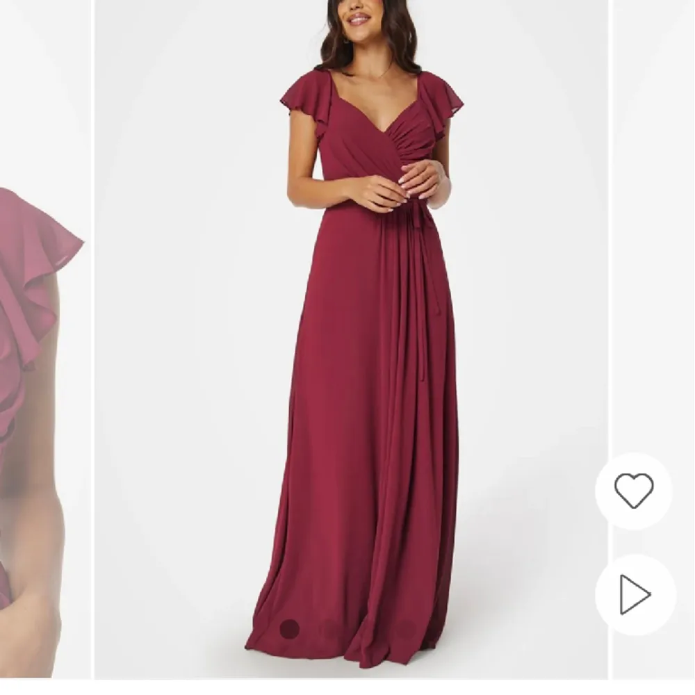 Jättefin klänning som är använd 1 gång. Nypris 1000 kr. Säljer för 680.  Jag är 171 cm lång och den här klänningen är perfekt!!!. Klänningar.