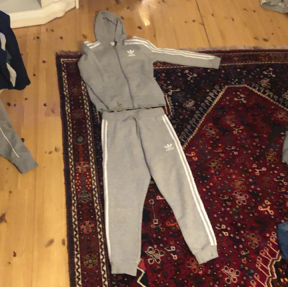 Addidas  För 10 år ca. Hoodies.