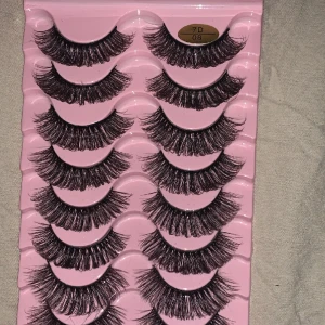 Lös fransar - Säljer dessa lösfransar, har endast använt 1 par så det är totalt 9 par kvar.