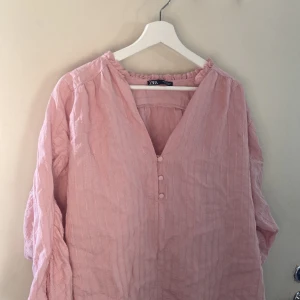 Söt rosa blus från från Zara  - Storlek XS💓perfekt till våren 