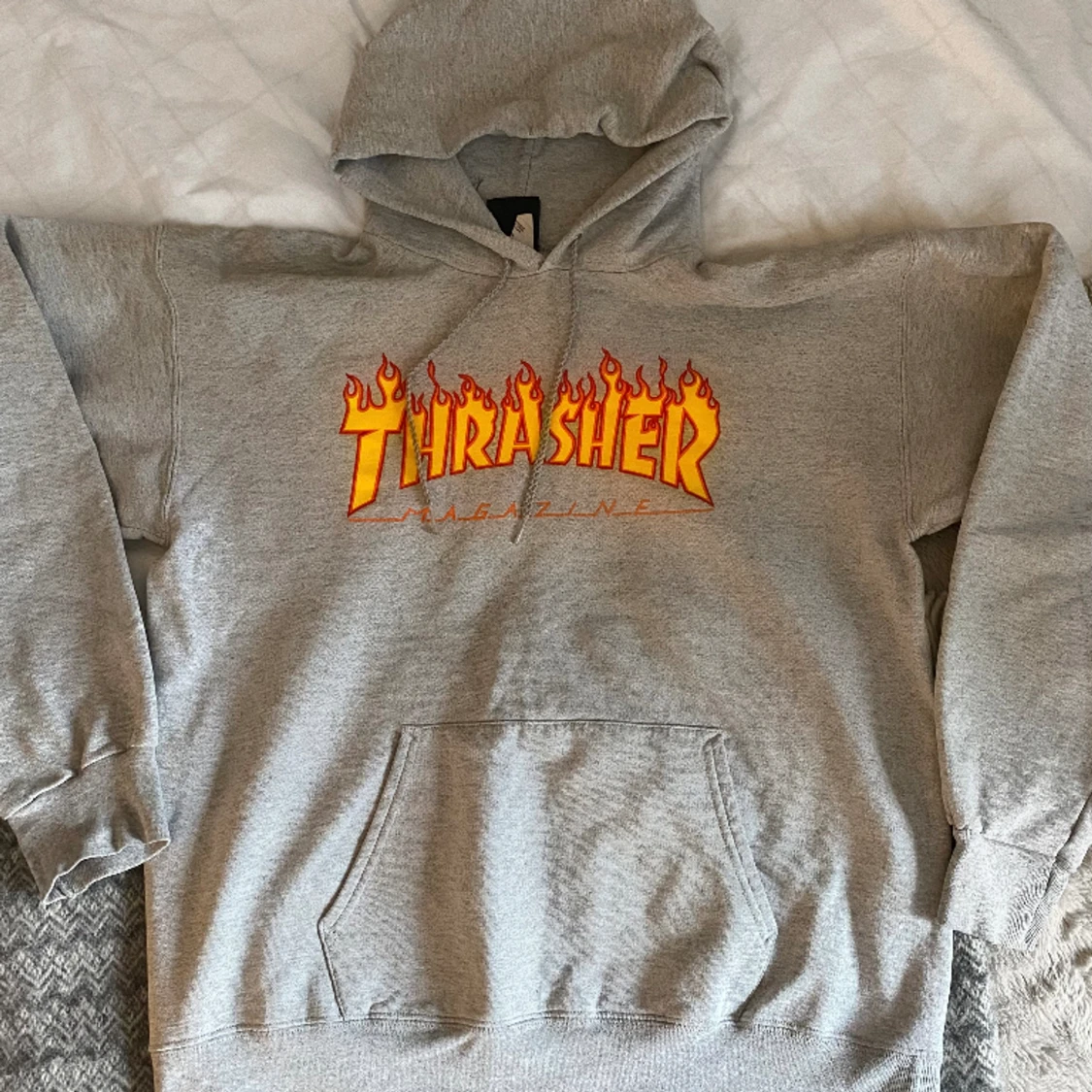 Trasher Hoodie Grå - 90