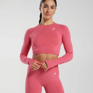 Croppad tröja från Gymshark  - Strl. XS och bra skick. Använd kanske två gånger. Skickar fler bilder vid intresse. 