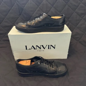 hel svarta lanvins - defekt under skorn  pris går att diskuteras box medföljer inte  