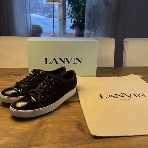 Lanvin  - Lanvin Captoe vinröda med svart toe - UK 10 - nypris ca 5000kr - hör av dig vid funderingar 