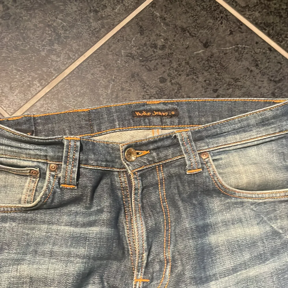 Säljer ett par snygga nudie jeans i passformen slim fit. Skick 9/10. Jeans & Byxor.