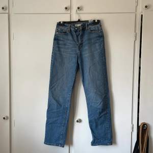 Ett par raka Cubus jeans som bara används fåtal gånger.