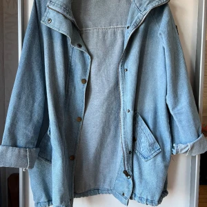 Jeansjacka - Använd men fin Liten i storlek