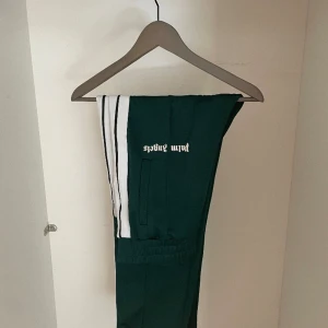 Palm Angels byxor - Gröna Palm Angels Byxor  (Gratis frakt hela Sverige)