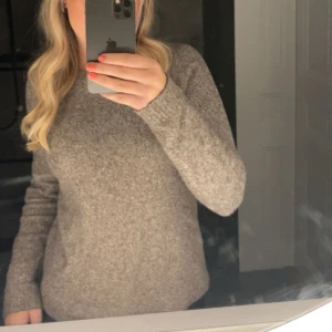 tröja - stickad tröja från vero moda, jättefin, har blivit lite knottrig men skulle säga att de funkar.