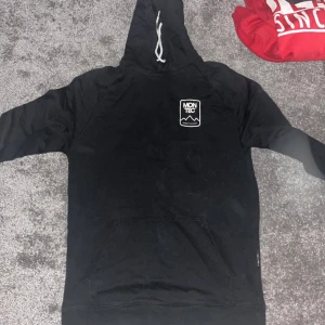 Huddie - Skit ful tröja i Xl som mitt ex vägrar att hämta ☺️