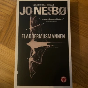 Fladdermusmannen Jo Nesbø - Fladdermusmannen Jo Nesbø pocket i nyskick.