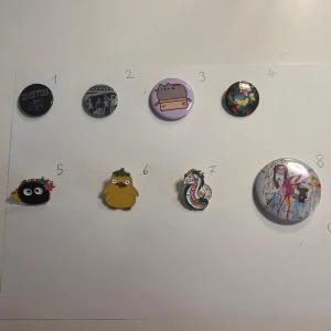 Anime och band pins - Alla för 70kr eller en för 10kr ✅✅✅✅ ❌❌❌❌
