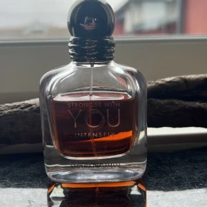 Stronger with you intensely sample (2 ml) - A warm cozy Christmas in a Buttle fragrance that is exceptional for any cold days, affordable 2 ml sample.