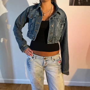 Så snygg jeansjacka☺️ - Perfekt nu i vår över en tröja🩷🌸