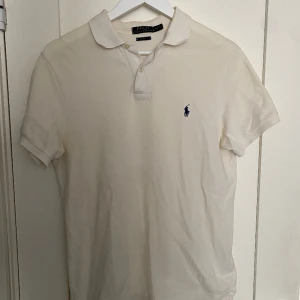 Ralph lauren piké  - Ralph lauren piké i storlek M. Bra skick!