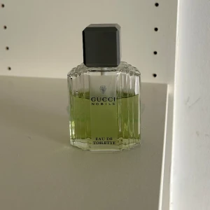 Gucci parfym - Tja, jag säljer en Gucci parfym som jag ärvt av en släkting men ej kommer till användning. Den doftar väldigt fräscht och gott.