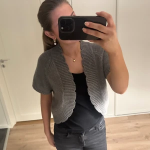 Superfin bolero - Säljer denna superfina boleron då den inte kommer till användning av mig längre!💕