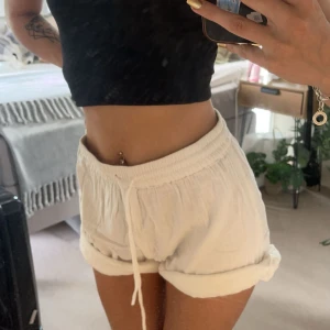Linne shorts  -  Inte använda på länge, bra skick, Säljs pga att jag har två par och lite för stora