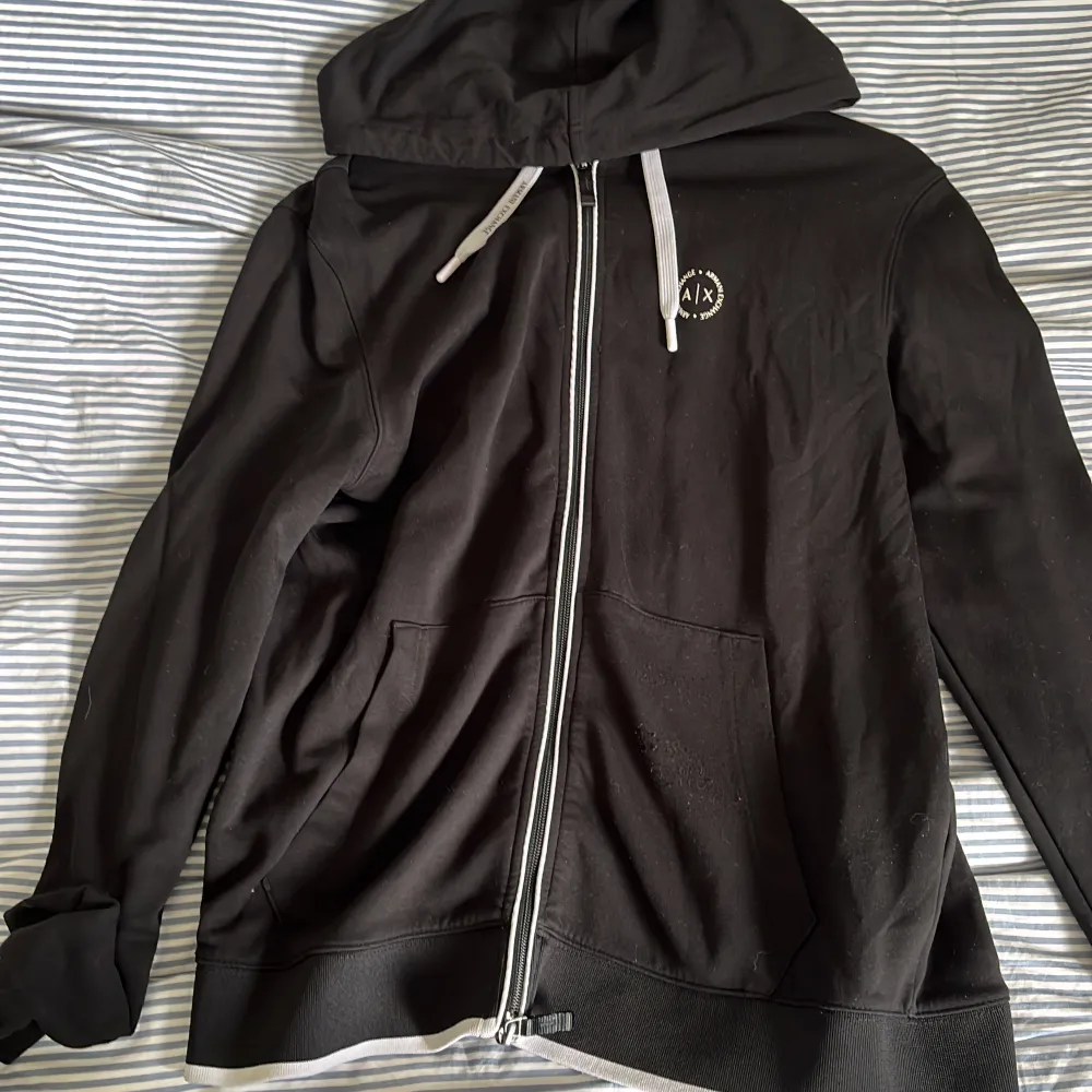 Armani tröja. Hoodies.