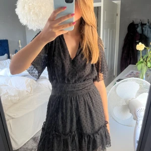 Zara klänning - Säljer nu min superfina zara klänning som är perfekt nu till sommaren ☀️☀️☀️ Stl S och i nyskick!