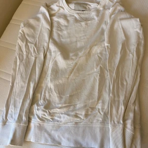 Långärmad tröja från lager 157  - Vit tröja från lager 157  Lite skrynklig men det går bort när man strycker den  Nypris 199kr