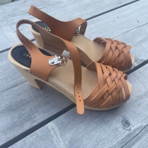 Sandaler med klack - Helt oanvända Hasbeens, därmed i nyskick. Nypris: Ca 2000