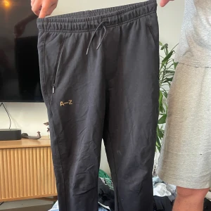 Zlatan byxor - Sambon vill bli av med för små grejer. Får jättegärna skicka lägre bud! 🥰