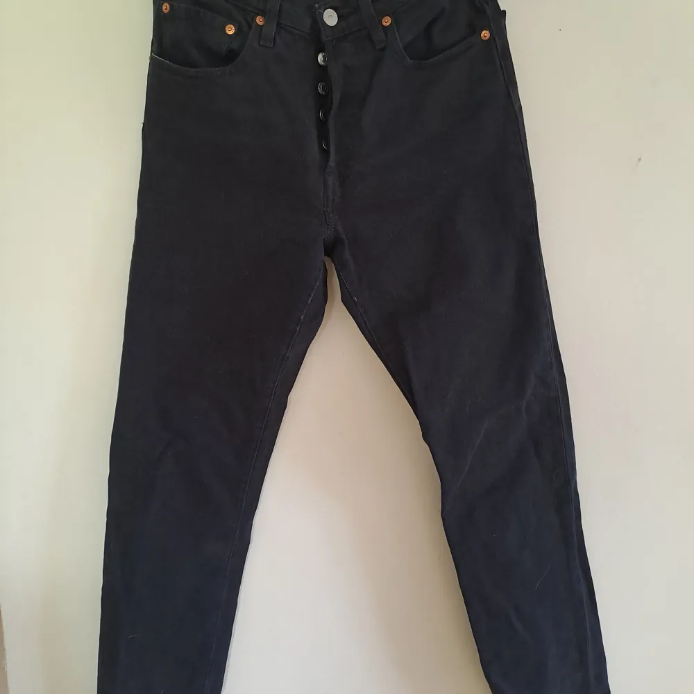 Midrise modell 501, knappgylf, normal benmodell. Jeans & Byxor.