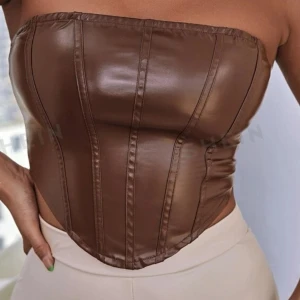 Lädertopp - Topp från Shein, storlek S, stretchig 