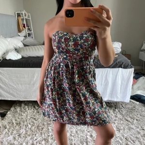 Sommarklänning  - Såå fin blommig sommarklänning!💐