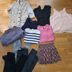 Kläder blandade storlekar - Alla överdelar & underdelar 60 kr/st Beige jacka: 150 kr 