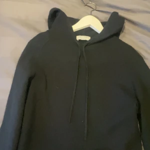 Tiger of Sweden tröja - Skit fin stickad tröja från Tiger of Sweden i storlek S! Inköpspris 1550kr mitt pris 700kr! Vid fler funderingar kontakta mig!