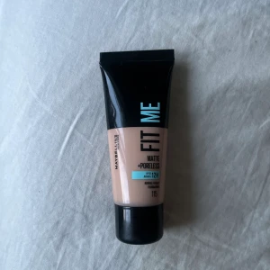 Foundation  - Säljer en helt ny och oanvänd foundation från fit me maybelline new york i färgen 115🤍
