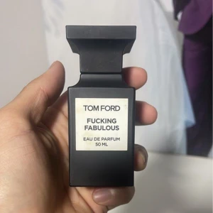 Tom Ford F Fabulous - Säljer min tom Ford, riktigt fin doft men funkar inte till sommaren, 40ml återstår och kommer med boxen, hör av er om funderingar, pris kan diskuteras