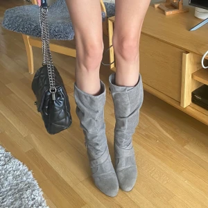 Boots - Supersnygga boots i strl 38-39, köpta secondhand och är välanvända, men fortfarande hyfsat gott skick❤️‍🔥