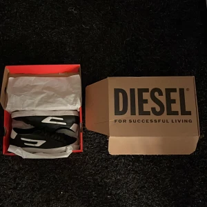 Diesel Skor - Riktigt schyssta disel skor i top skick🙌🏼🌟 Allt og medföljer🤝🏼