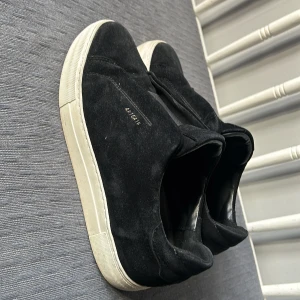 Axel arigato skor - Använda  Storlek 40 Nypris 2300 Kartong och innehåll finns kvar 