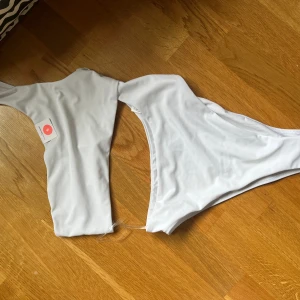 Baddräkt - Helt by baddräkt från bikbok! Alla lappar kvar. 