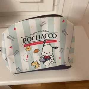 Sanrio necessär  - Säljer denna supergulliga sanrio necessären köpt för några år sen från Kawaii💖