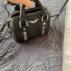 Zadig väska - Säljer denna väska då den inte kommer till användning längre. Bra skick skriv för fler bilder❤️